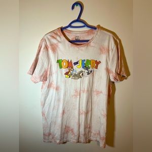 Graphic tee t-shirt